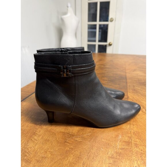 Cole Haan Women’s 9.5 Black Leather Kitten Heel Zip Ankle Boots Style D42371 - Picture 3 of 6